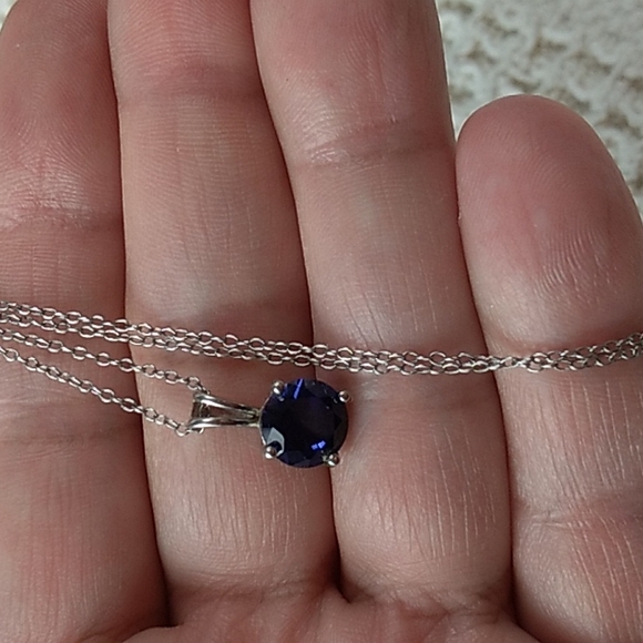 18 inch 925 Silver Chain w Sapphire Pendent .5 x 3/4 inches - Picture 6 of 10